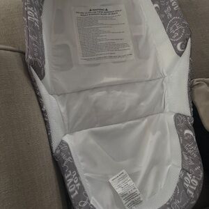 Dream on Me Gray and White Infant Lounger - Neutral Pattern